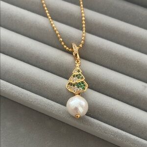 Gold & Green Christmas Tree Necklace｜Pearl Necklace